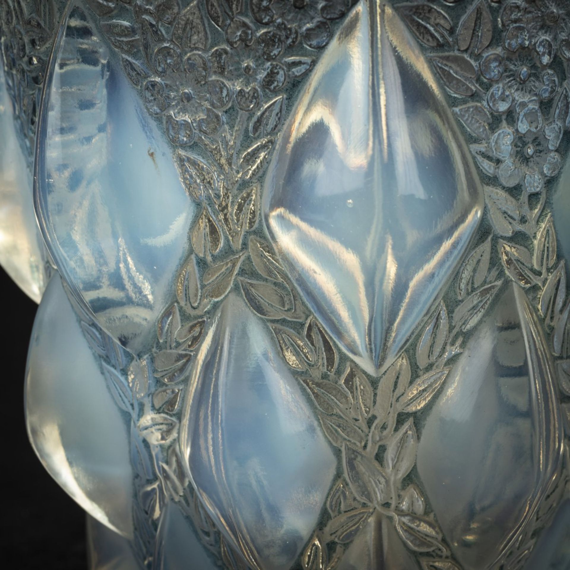 René Lalique, Vase 'Rampillon', 1927 - Image 5 of 7