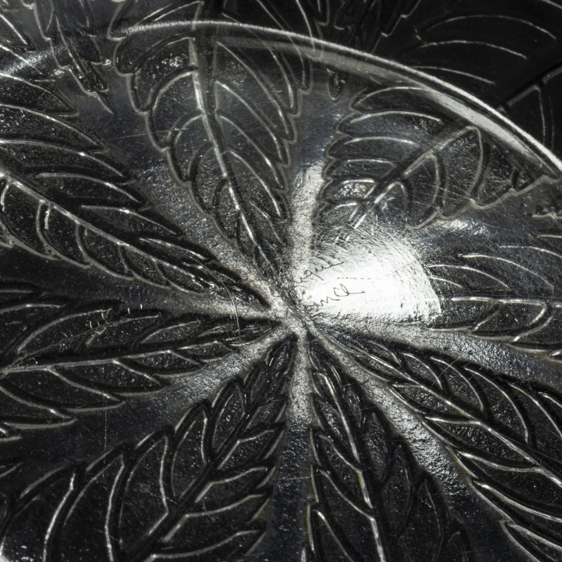 René Lalique, Schale 'Feuilles de Châtaignier N°1', 1922 - Image 5 of 5