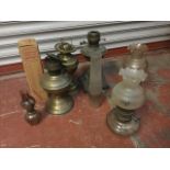 Miscellaneous oil lamps - brass, glass, chimneys, art nouveau iron, etc. (A lot)