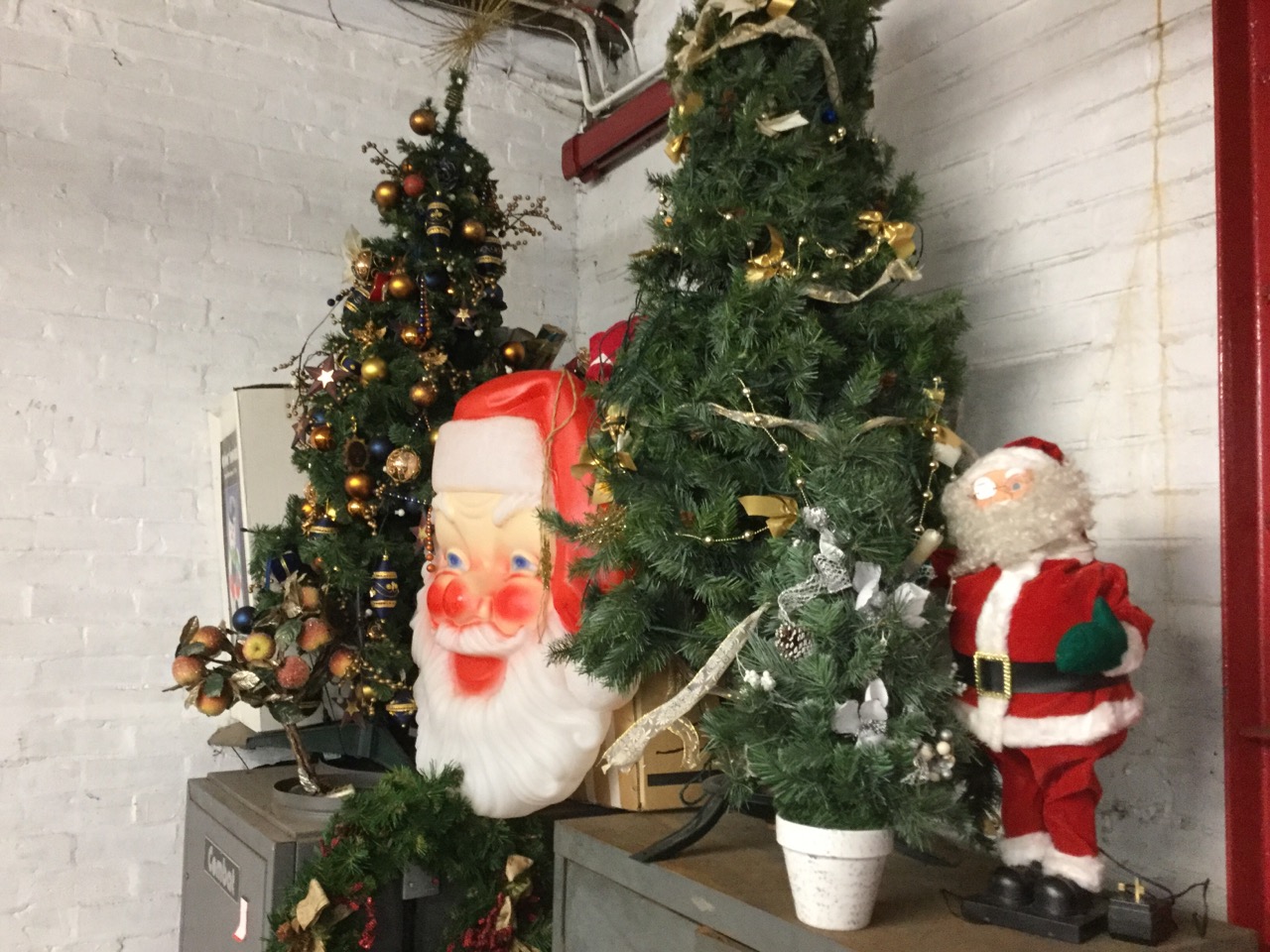 A quantity of Christmas decorations including two trees, a giant lighting up Santa head, tinsel, - Image 3 of 3