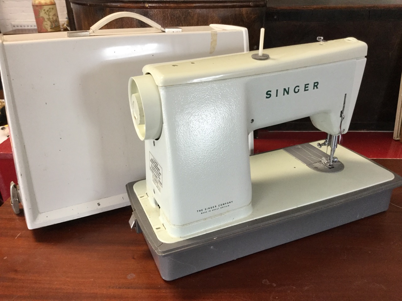 A cased 1970s Singer sewing machine, with various attachments.