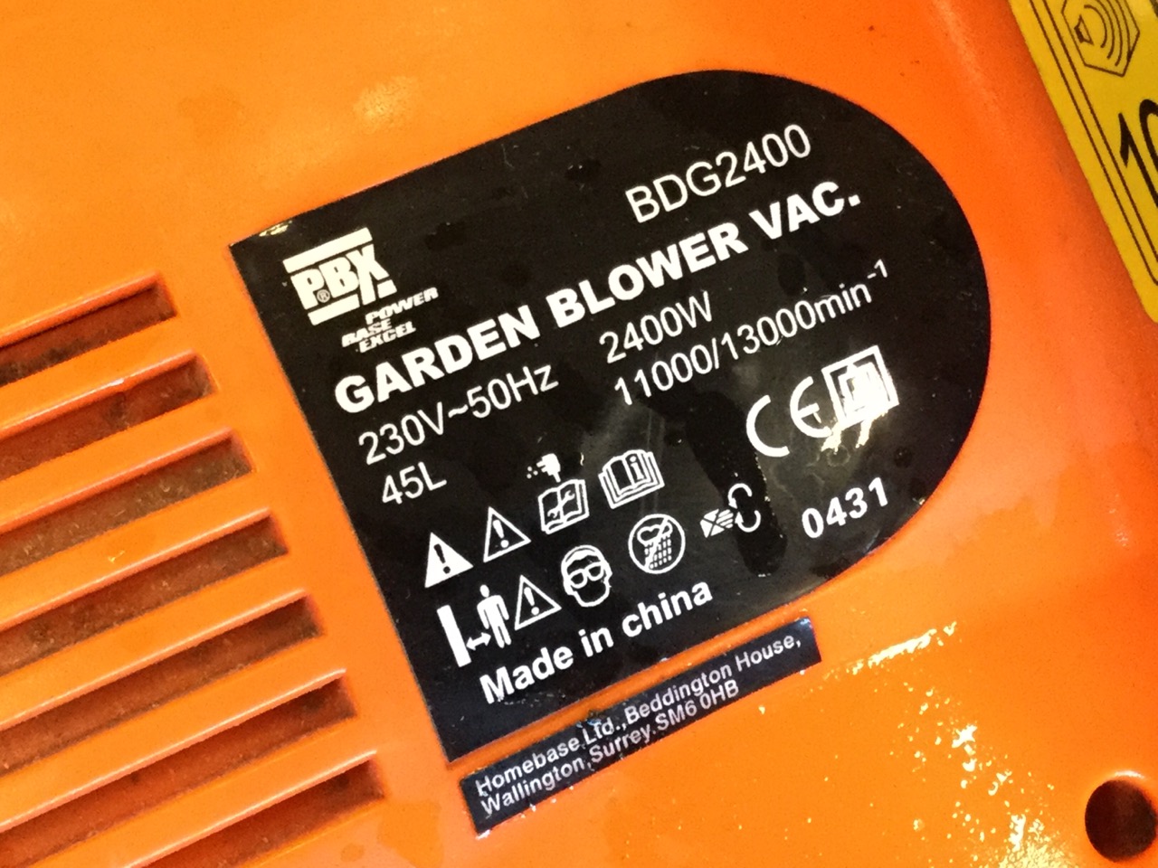 A Power Base excel 2400 watt electric garden blower/vac, with long cable and leaf collecting bag. - Image 3 of 3