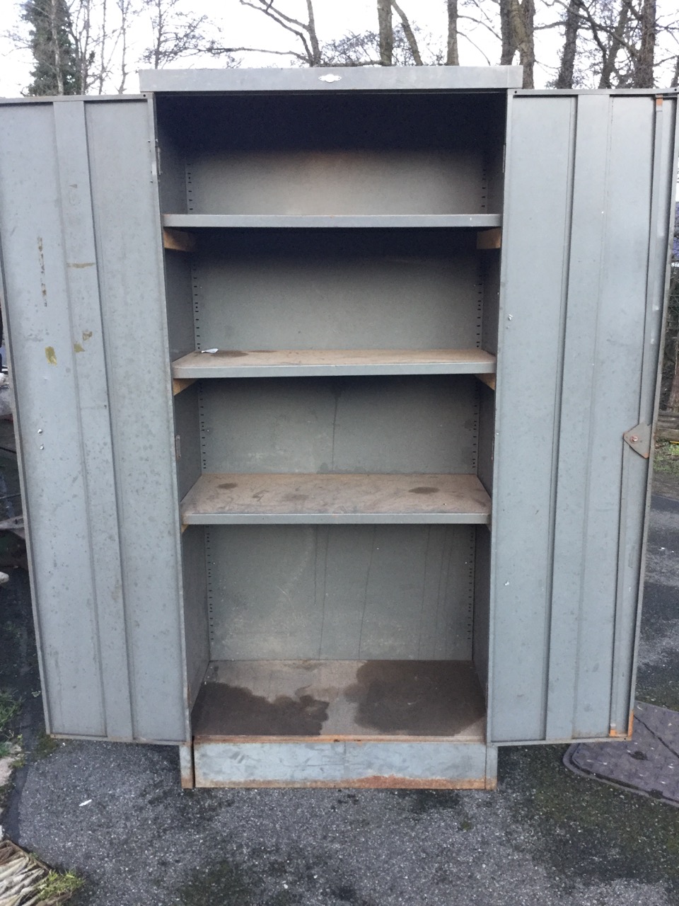 An Artmetal steel two door cabinet, having interior with shelves. (36.25in x 20in x 76.5in) - Image 3 of 3