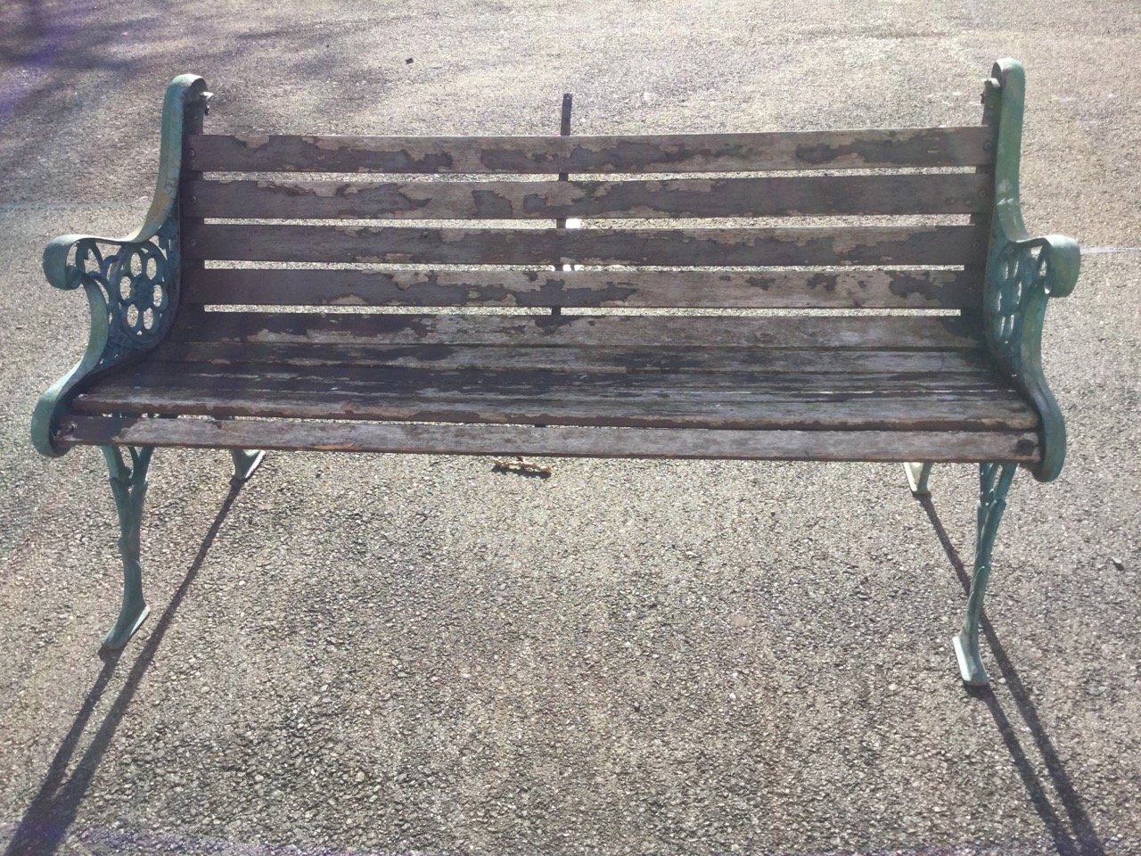 A cast iron garden bench with hardwood slatted back & seat, the ends with pierced roundels beneath - Image 3 of 3