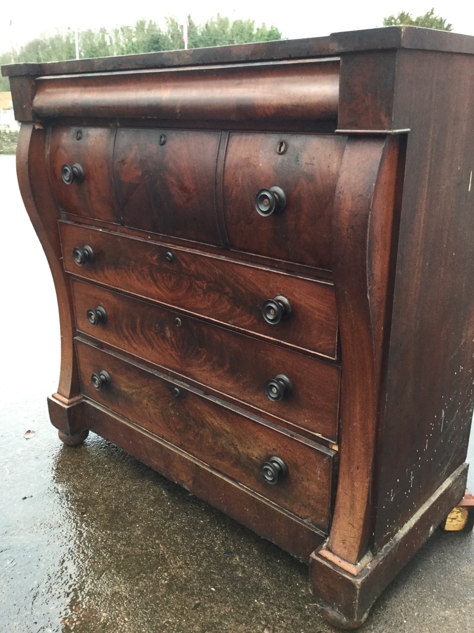 A Victorian mahogany chest of drawers, the top of inverted breakfront outline above a long cushion - Image 3 of 3