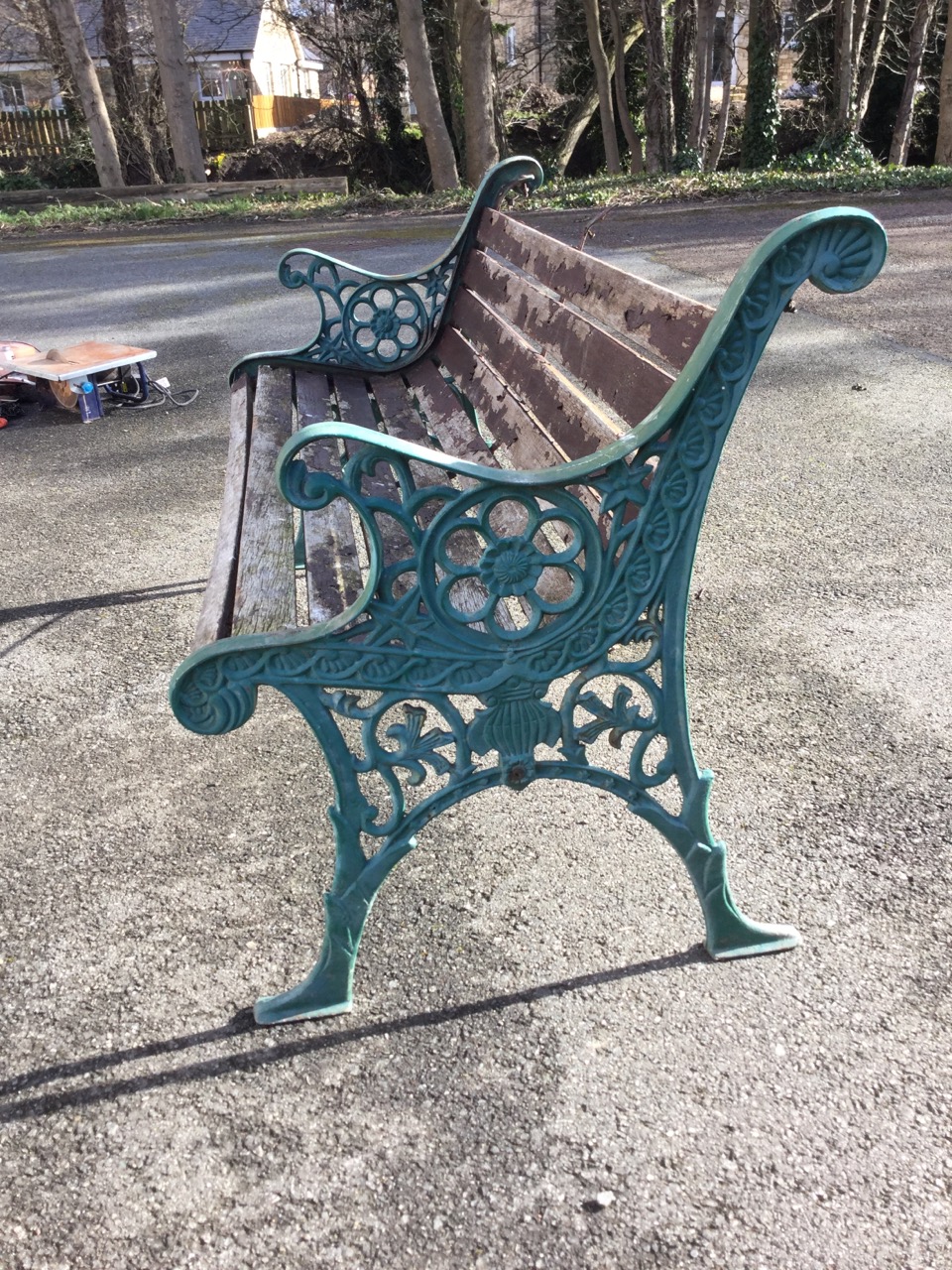 A cast iron garden bench with hardwood slatted back & seat, the ends with pierced roundels beneath - Image 2 of 3