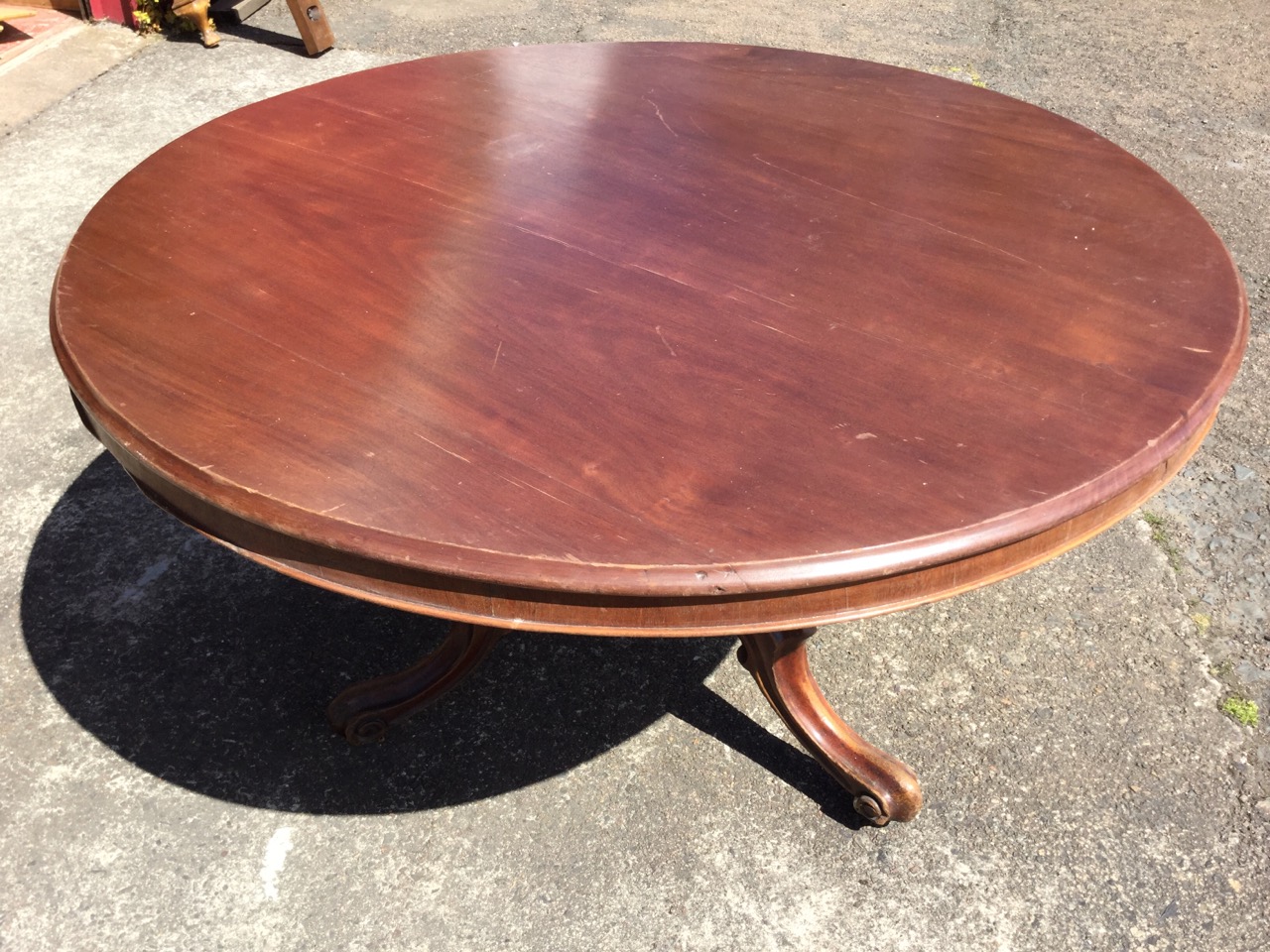 A circular Victorian mahogany breakfast table, the moulded top with plain frieze supported on a - Image 2 of 3