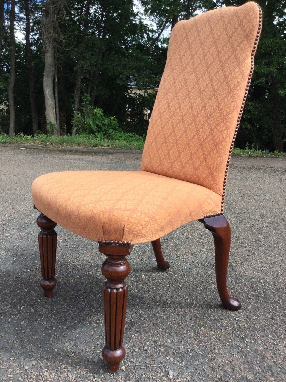 A set of eight Georgian style upholstered mahogany dining chairs, the shaped padded brass studded - Image 3 of 3