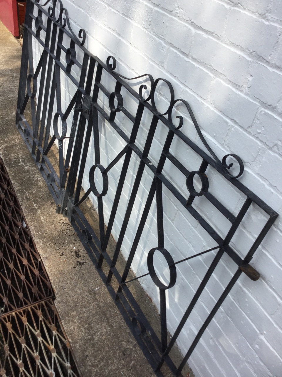 A pair of wrought iron driveway gates with scrolled crests above rectangular panels centred by - Image 3 of 3