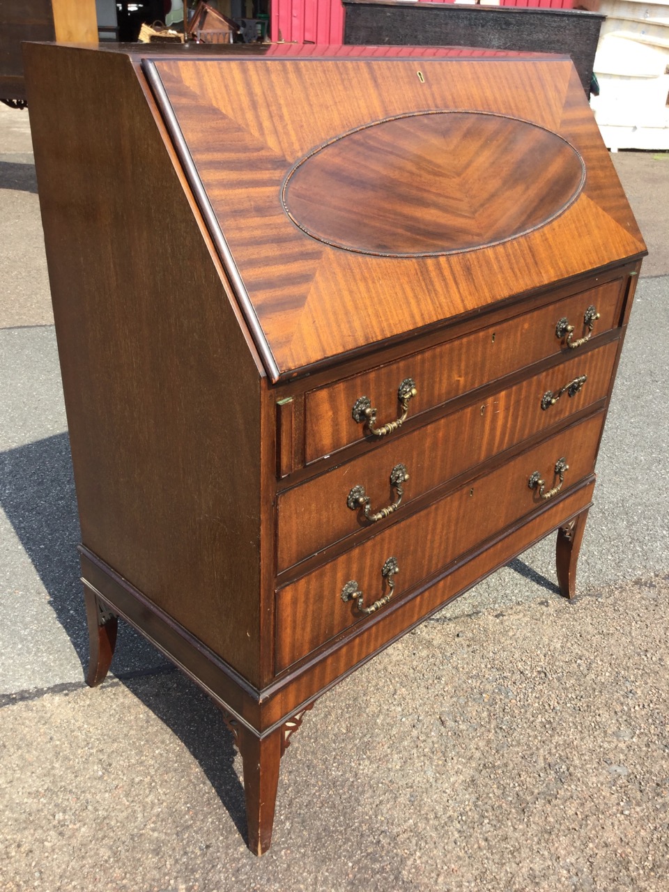 A Georgian style mahogany bureau, the fallfront with oval beaded panel enclosing a fitted interior - Image 3 of 3