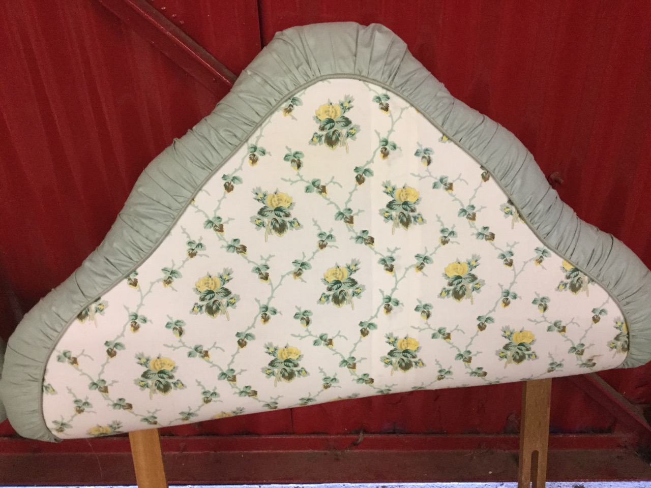 A pair of 3ft single bed arched headboards, upholstered in printed cotton with pleated borders. ( - Bild 2 aus 3
