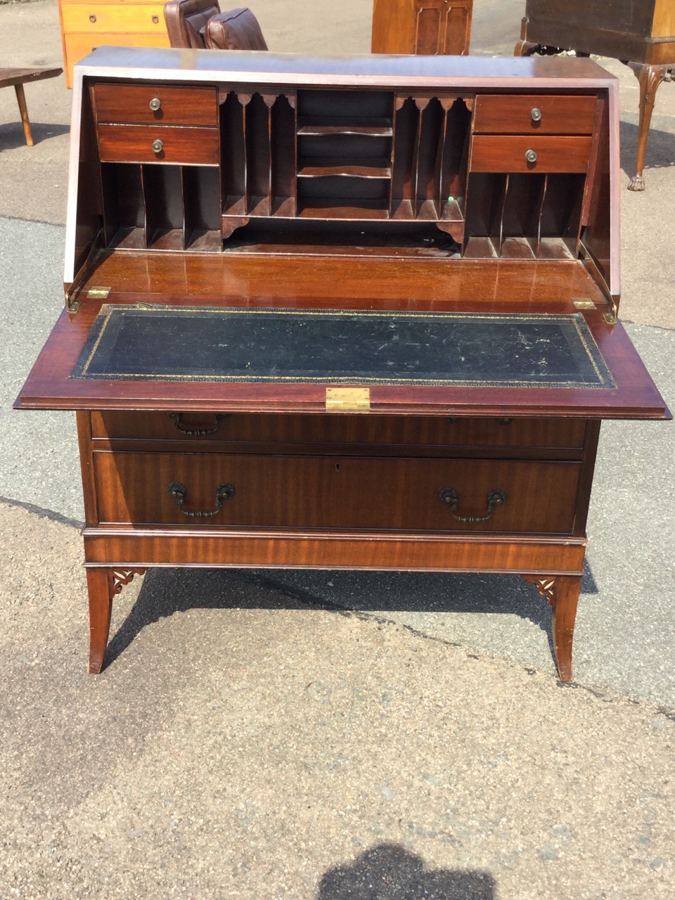 A Georgian style mahogany bureau, the fallfront with oval beaded panel enclosing a fitted interior - Image 2 of 3