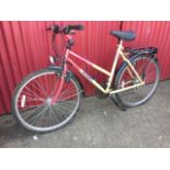 A Giant Grance ladies bicycle with soft seat, pannier rack, Shimano gears, lights with dynamo,