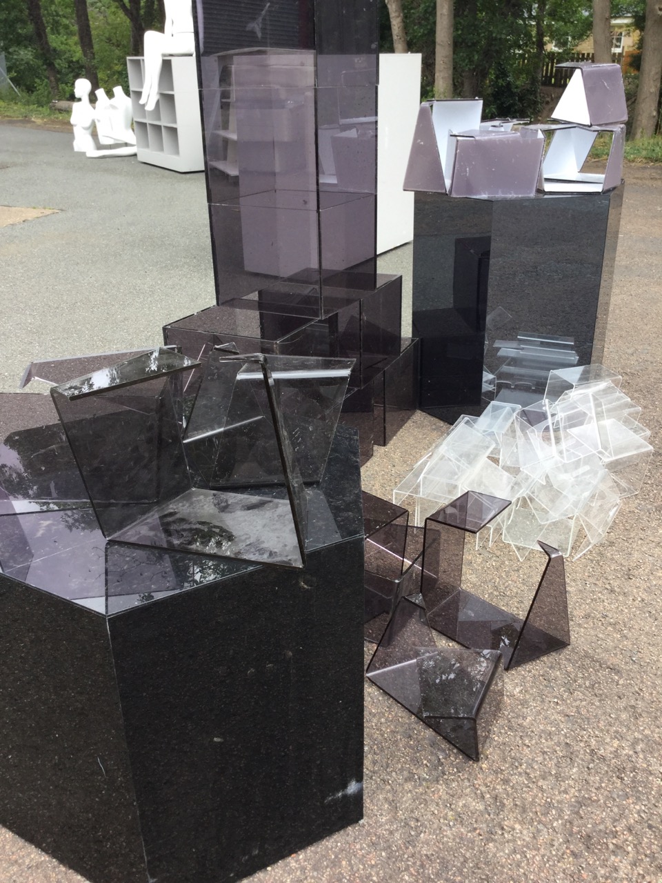 Various perspex shop fittings including cubes, stands, two hexagonal columns, etc. (A lot) - Image 2 of 3