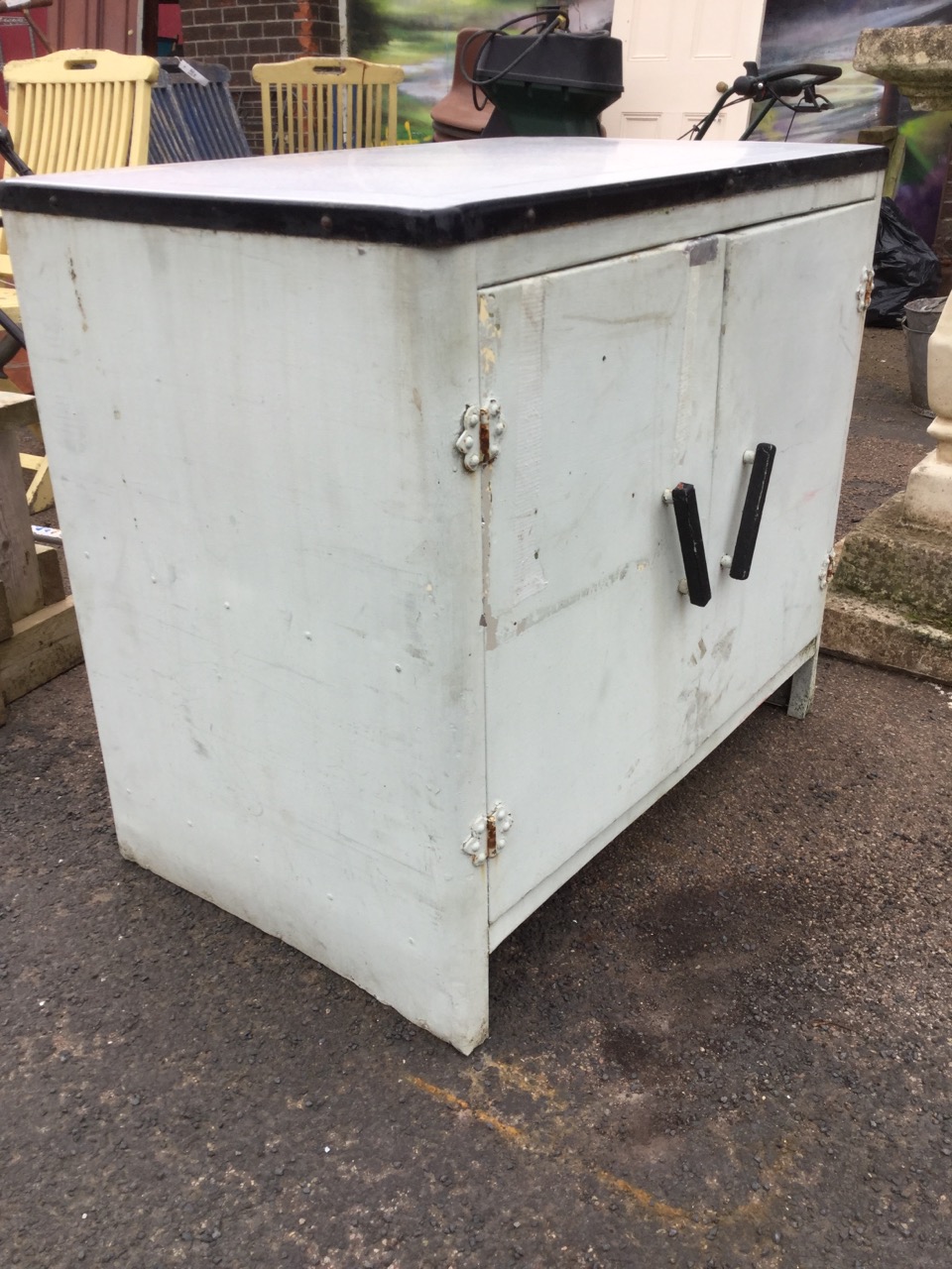 A kitchen cabinet with rectangular enamelled top above a rounded painted aluminium cupboard with two - Image 2 of 3