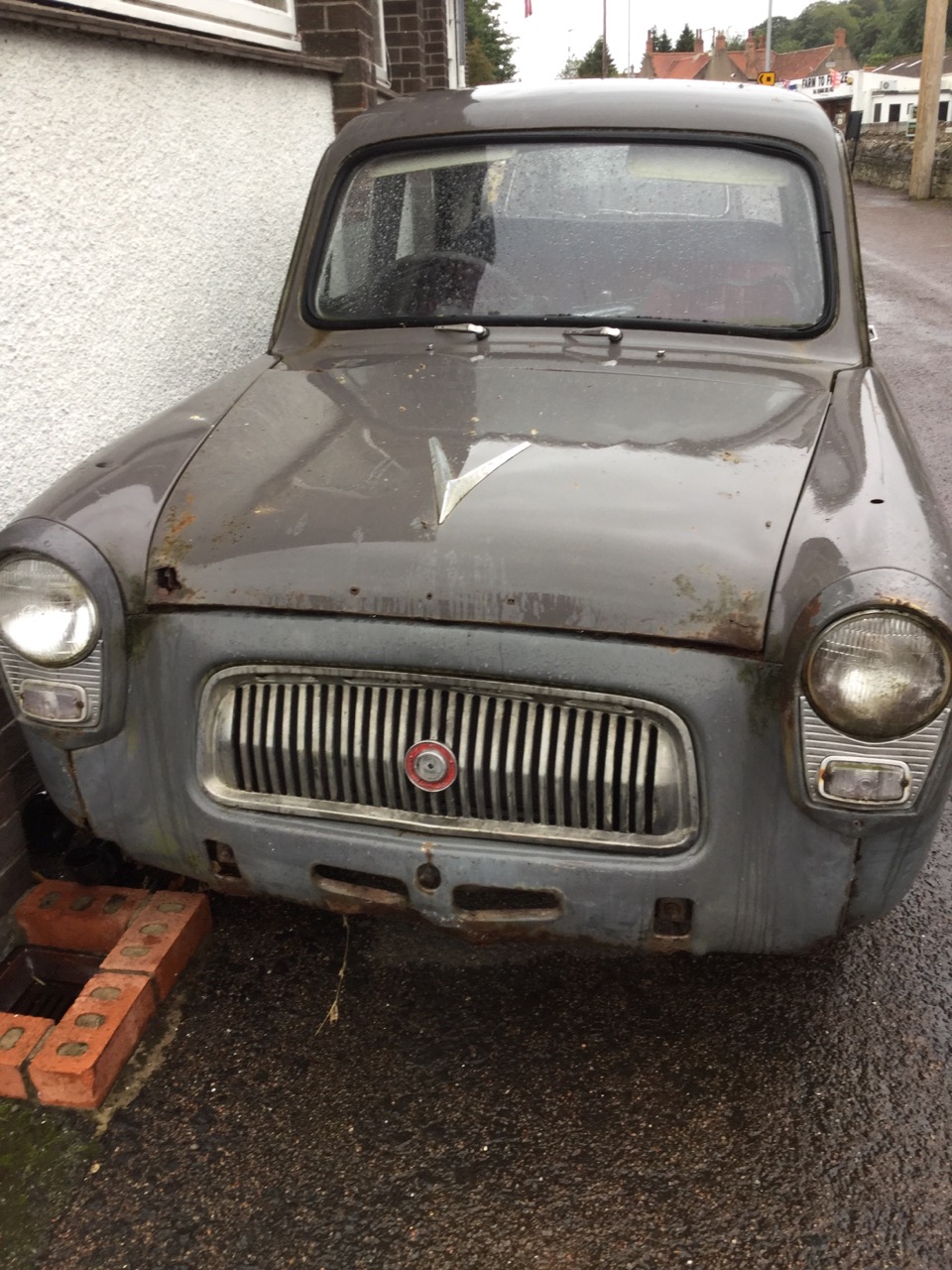 A 1960 Ford Prefect saloon, the 997cc car with V5C registration certificate - was a runner! ( - Image 2 of 3