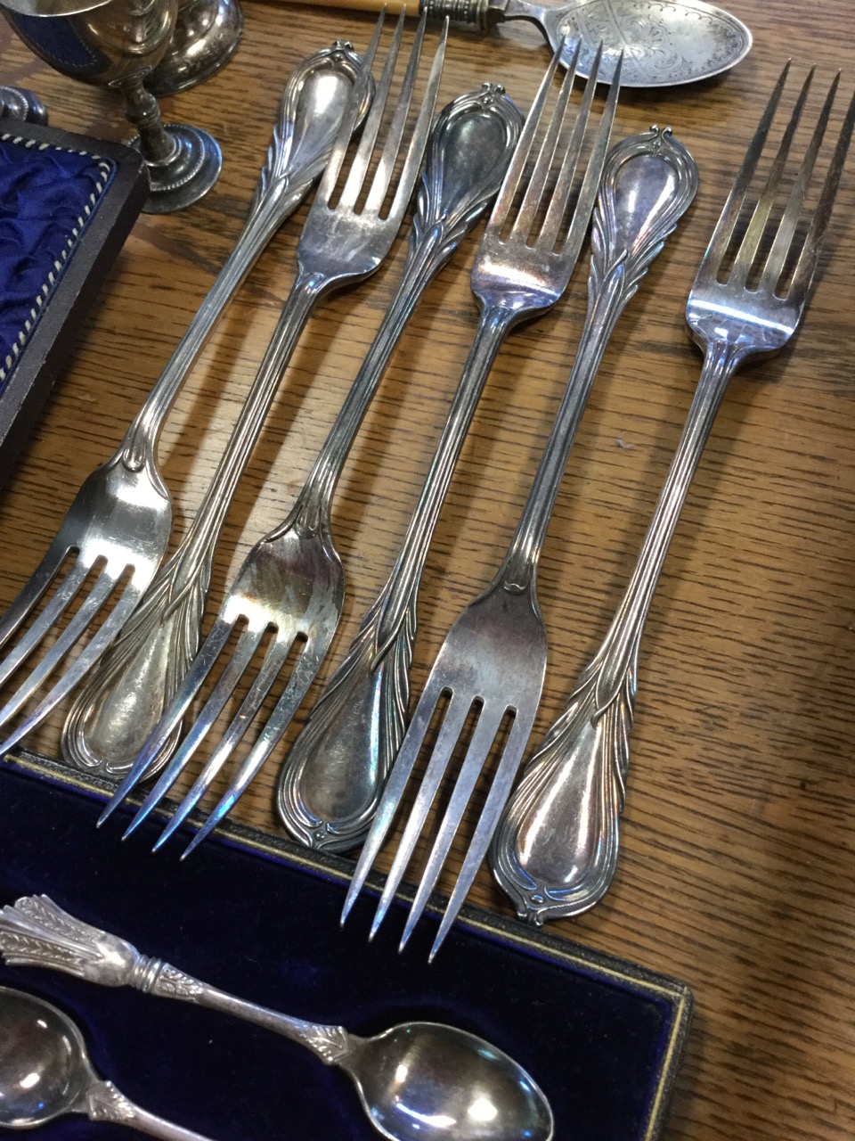 A cased Victorian pair of servers with engraved decoration; a cased set of six silver plated - Image 3 of 3