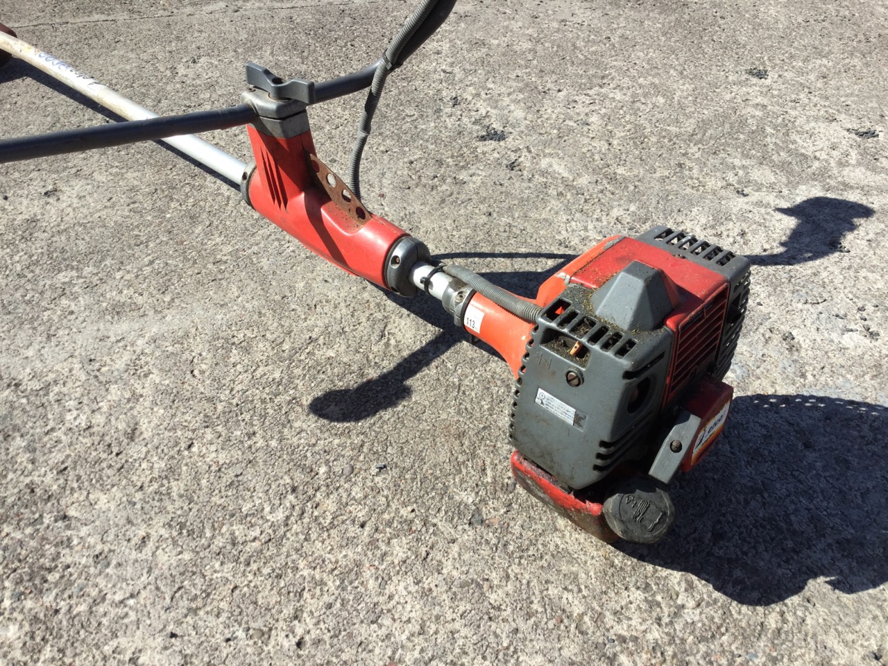 An Efco petrol strimmer. - Bild 2 aus 3