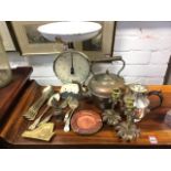 Miscellaneous metal items including a Victorian copper kettle, a set of Salters cast iron scales,