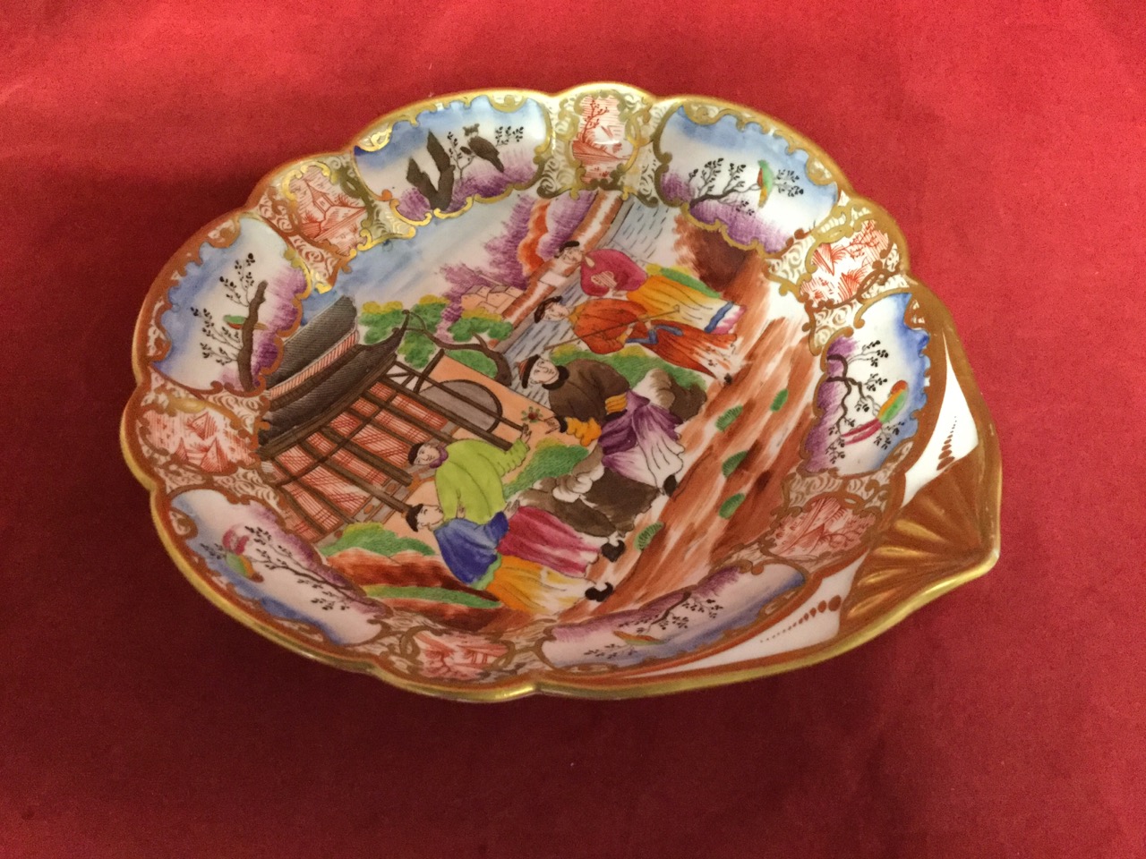 A nineteenth century Swansea shell shaped side dish decorated in the chinoiserie mandarin pattern, - Image 2 of 3