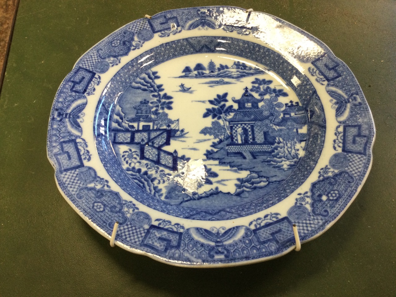 A set of seven nineteenth century blue & white pearlware plates decorated with chinoiserie landscape - Image 2 of 3