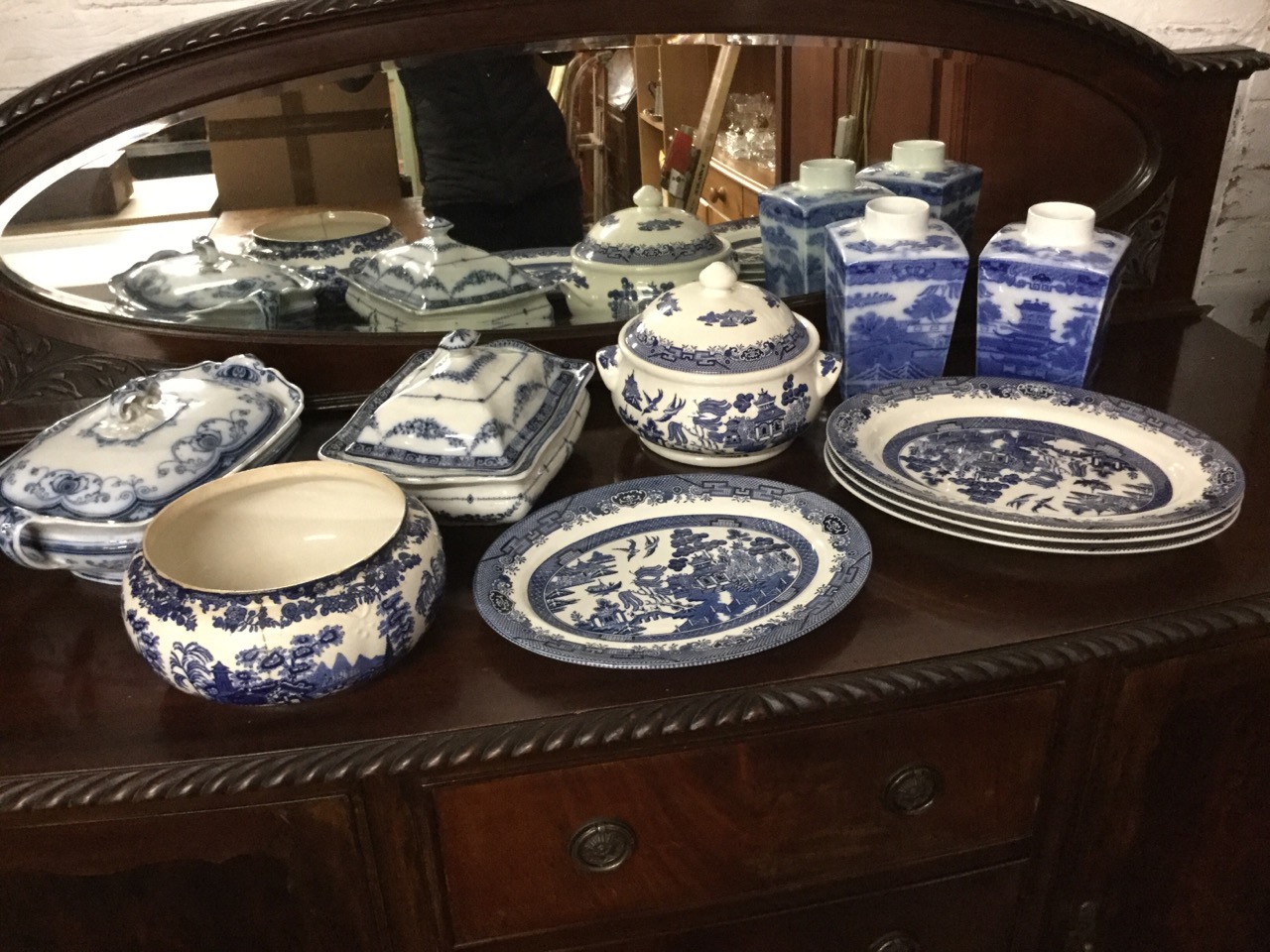 Miscellaneous blue & white ceramics including a pair of Ringtons willow pattern caddies,