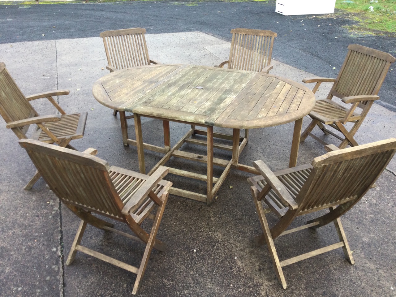 A teak garden suite, the oval slatted table with drop leaves on rectangular frame, the six folding - Image 2 of 3