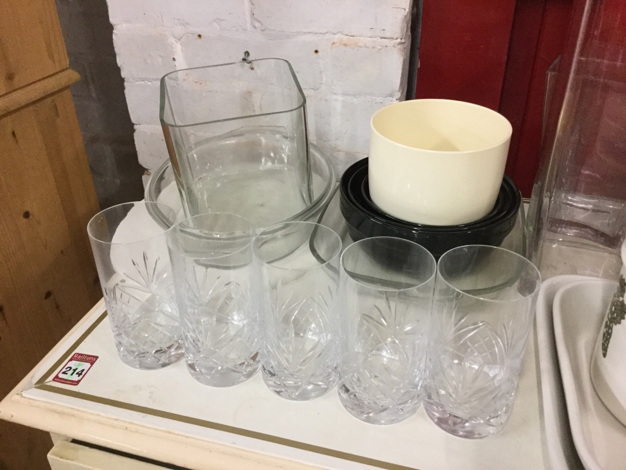 Miscellaneous ceramics & glass including bowls, vases, a Portmeirion jardiniere, a pestle & - Bild 2 aus 3