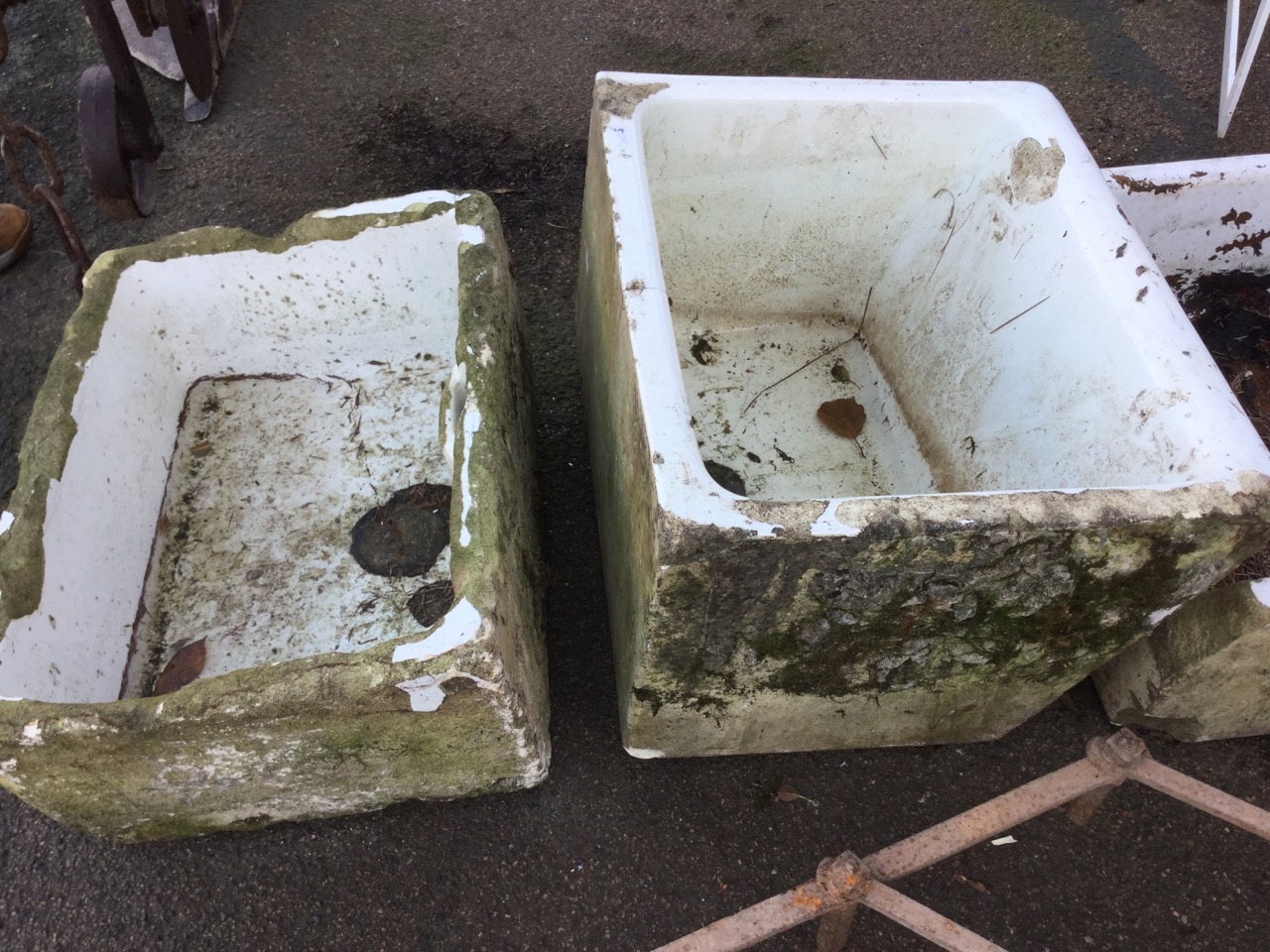 Four miscellaneous glazed belfast type sinks, two with angled fronts and three with integral - Bild 3 aus 3