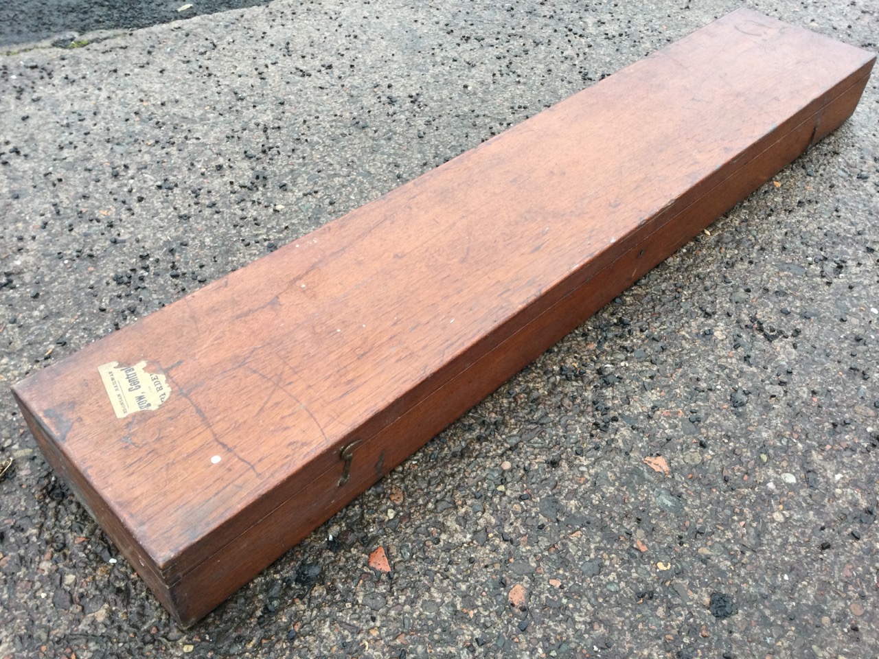 A Victorian mahogany gun case of dovetailed construction, having leather handle and brass hinges & - Image 2 of 3