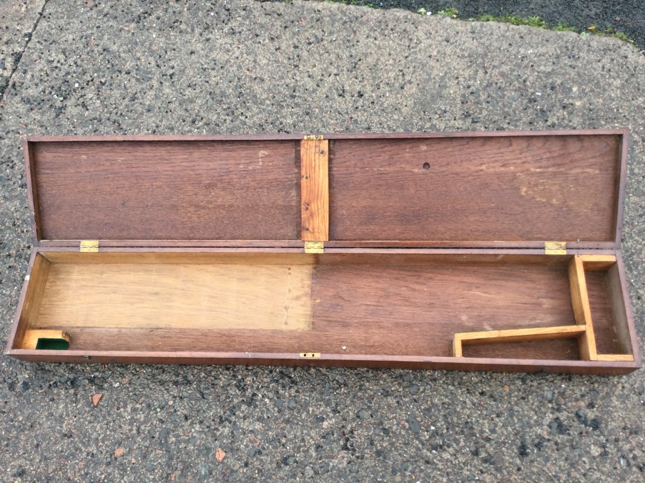 A Victorian mahogany gun case of dovetailed construction, having leather handle and brass hinges & - Image 3 of 3