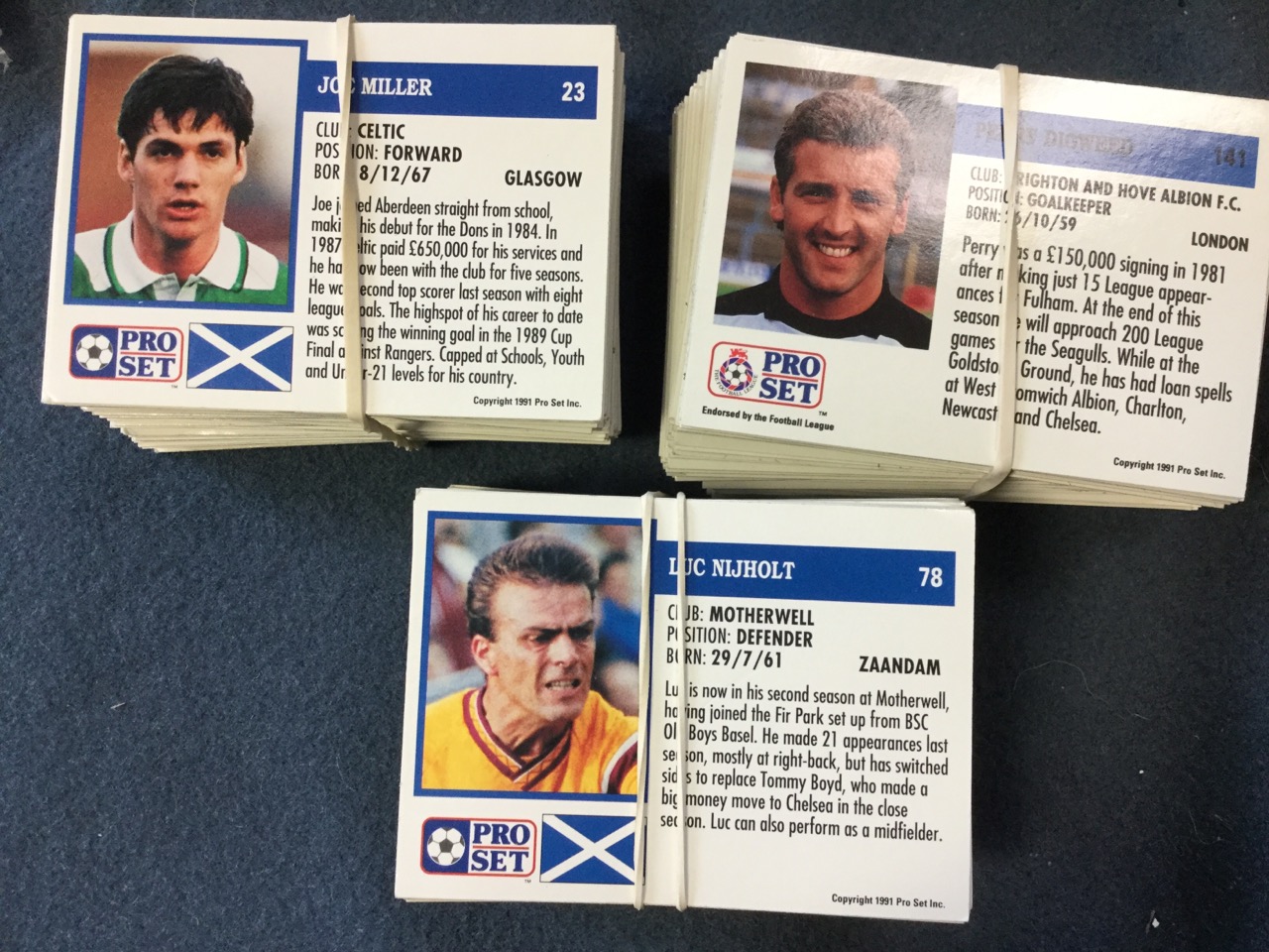 A collection of approx 5474 ProSet football cards from the 90s, including 414 in packs of ten, and - Image 2 of 3
