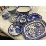 Miscellaneous blue & white ceramics including a floral jar & cover, bowls, a willow pattern