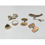 Group of jewellery to include a 9ct gold bow brooch, 9ct gold stud, two 9ct gold cufflinks, 9ct