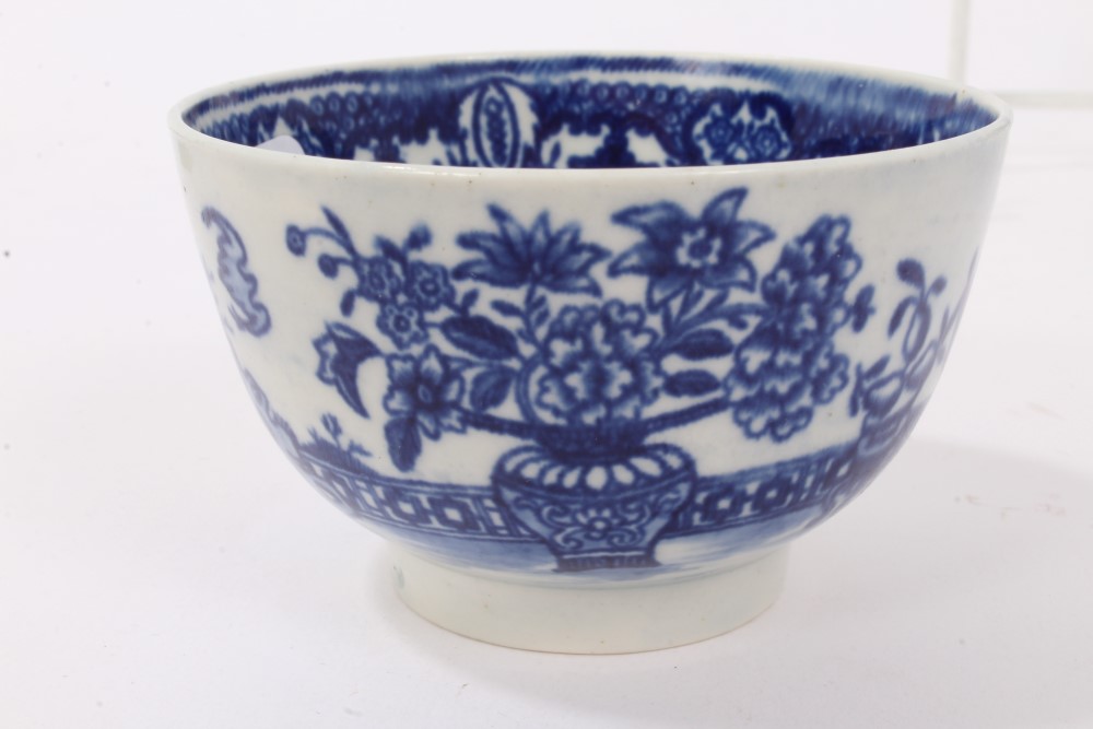 Worcester blue and white Bat pattern tea bowl and saucer, circa 1785 - Image 7 of 13