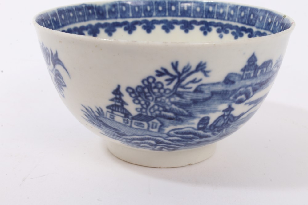 Worcester blue and white Bat pattern tea bowl and saucer, circa 1785 - Image 12 of 13