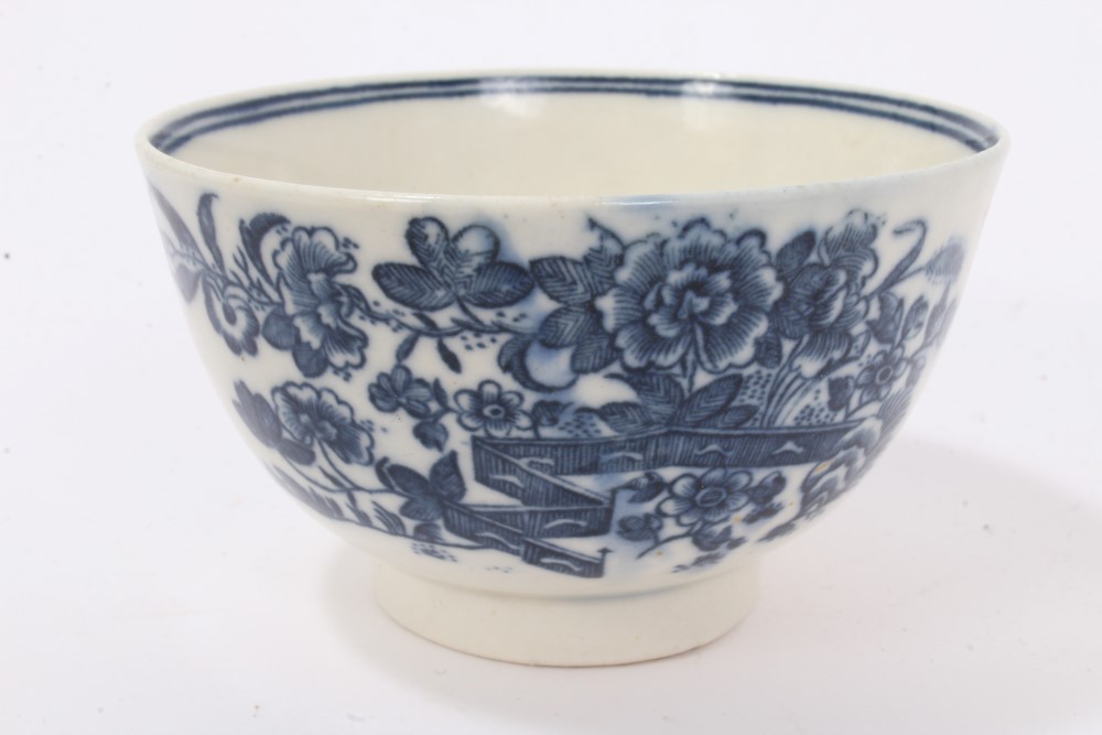 Worcester blue and white Bat pattern tea bowl and saucer, circa 1785 - Image 4 of 13