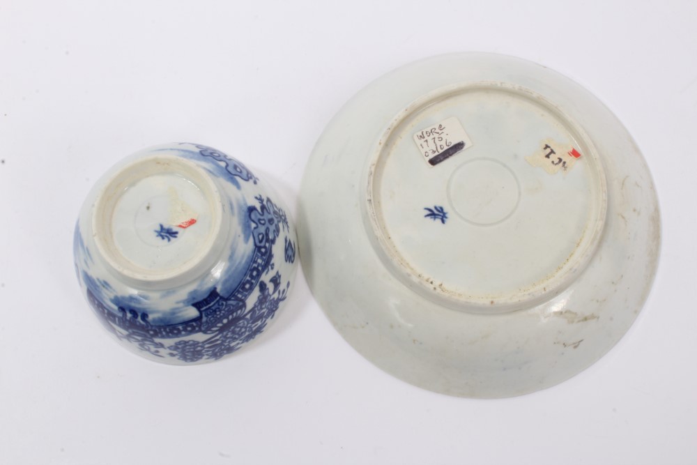 Worcester blue and white Bat pattern tea bowl and saucer, circa 1785 - Image 9 of 13