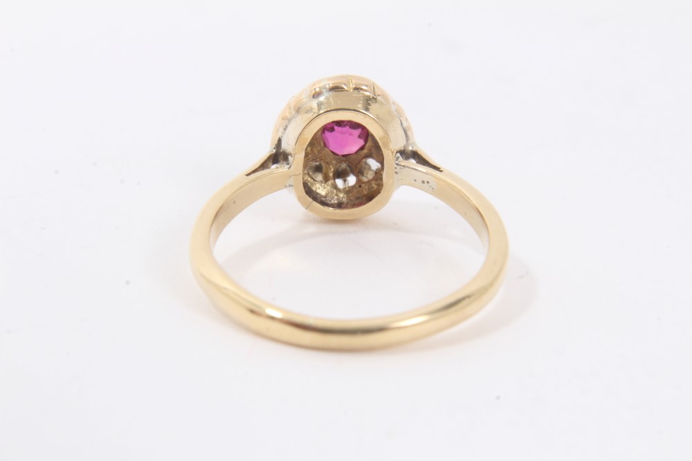 Antique 18ct gold diamond and red stone cluster ring - Image 3 of 3