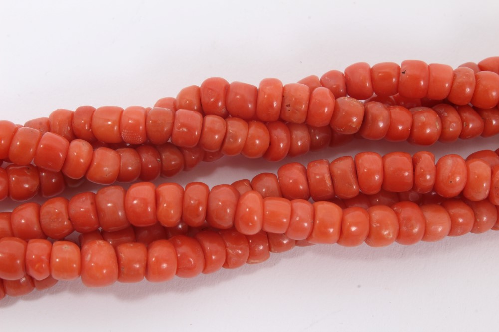 Old Chinese coral three stand rope twist necklace with silver clasp - Image 4 of 7