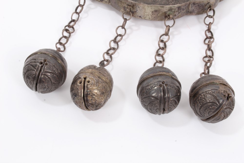 Old Chinese white metal necklace with embossed panel depicting figures and Chinese characters, with - Image 3 of 4