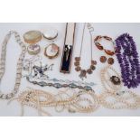 Goup of jewellery to include a cultured pearl necklace with 9ct gold and amethyst clasp, Victorian