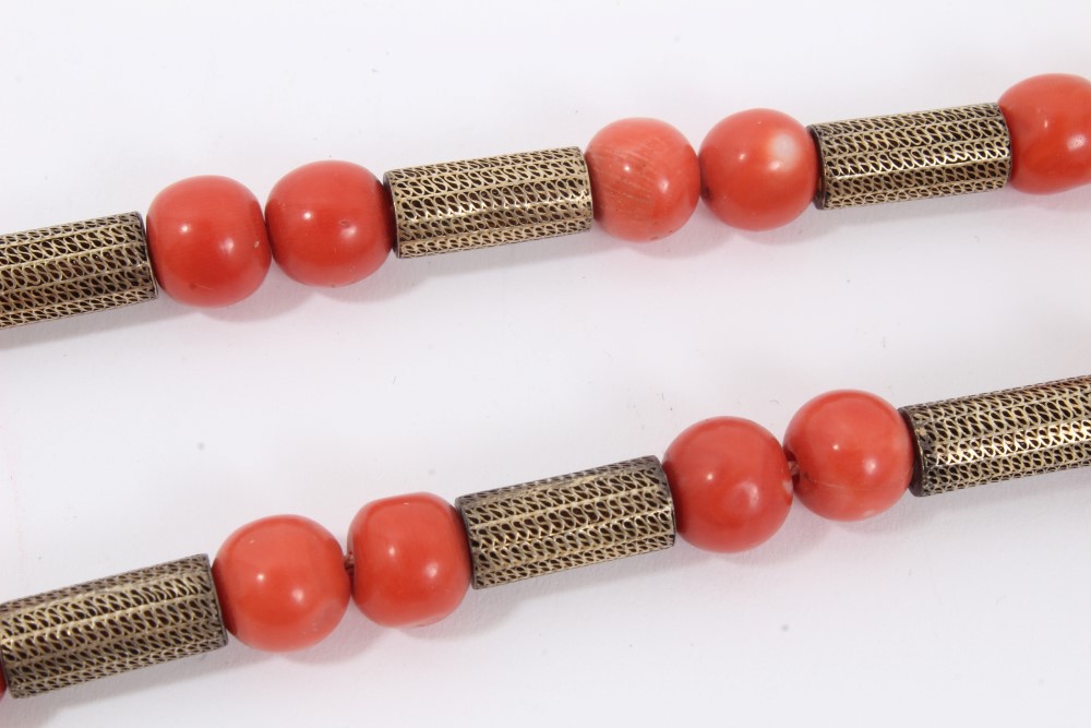 Old Chinese coral necklace with spherical polished beads and metal spacers, terminating with three - Image 3 of 5