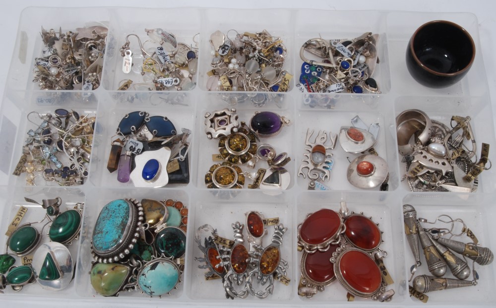 Collection silver and white metal earrings, pendants and brooches set with semi precious stones - Image 2 of 8