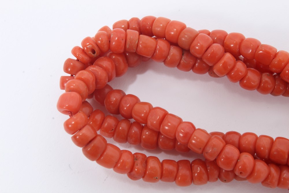 Old Chinese coral three stand rope twist necklace with silver clasp - Image 7 of 7