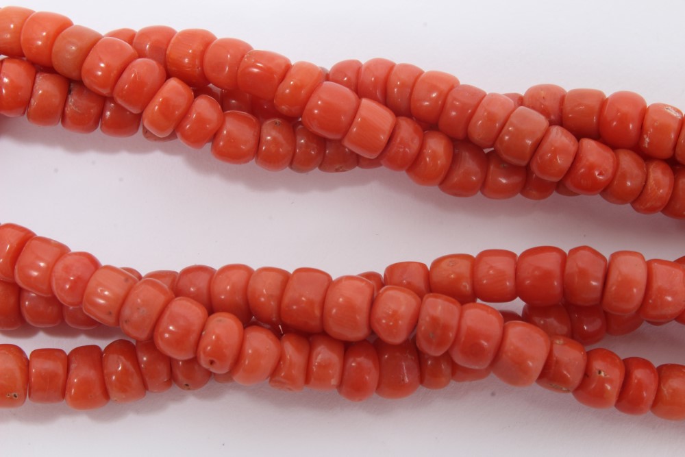 Old Chinese coral three stand rope twist necklace with silver clasp - Image 6 of 7