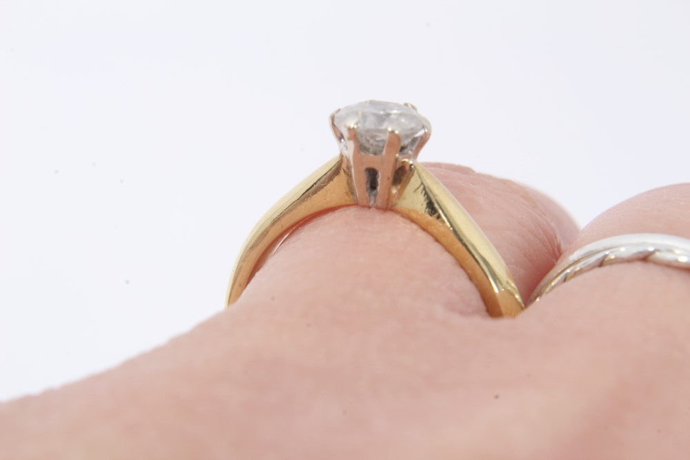 18ct gold diamond single stone ring - Image 4 of 4