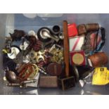 Costume jewellery, bijouterie, pipes, medallions, metal items and sundries