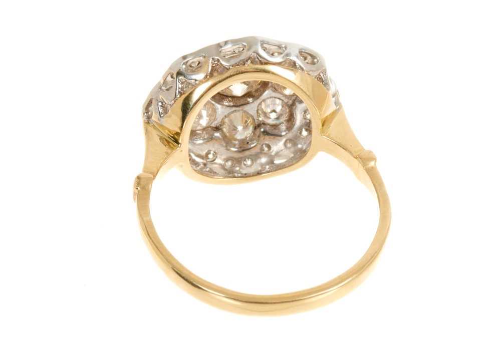Diamond cluster ring with a flower head cluster of brilliant cut diamonds in grain and rub-over sett - Image 3 of 3