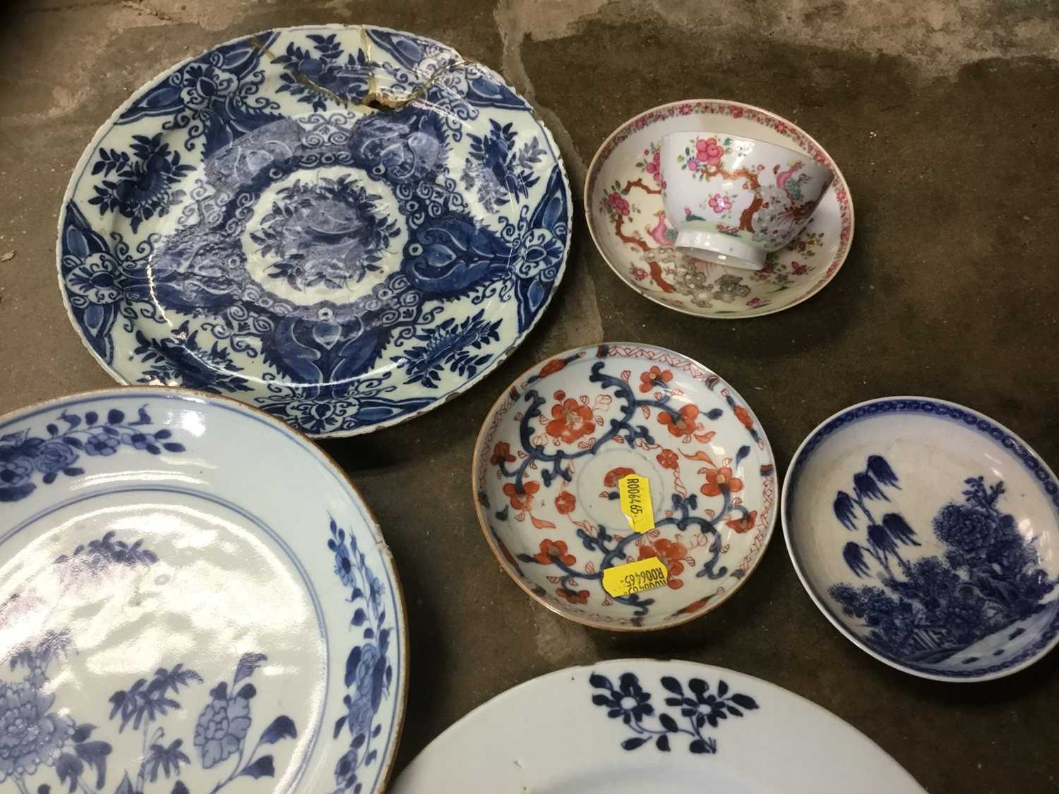 Small group 18th century Chinese dishes - Image 2 of 3